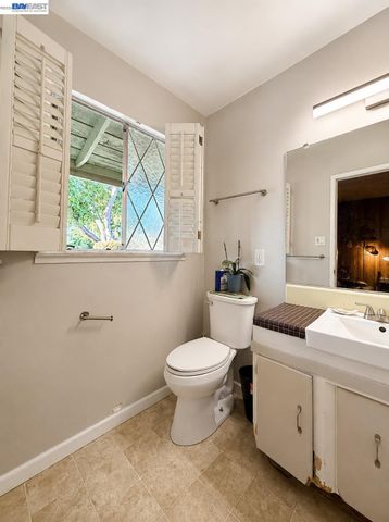 5814 Hemlock St, Sacramento, CA 95841