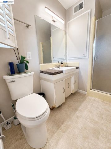 5814 Hemlock St, Sacramento, CA 95841