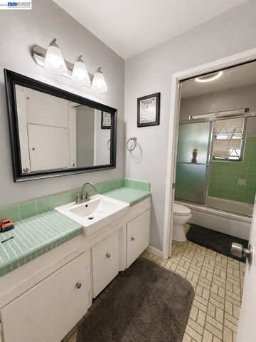 5814 Hemlock St, Sacramento, CA 95841