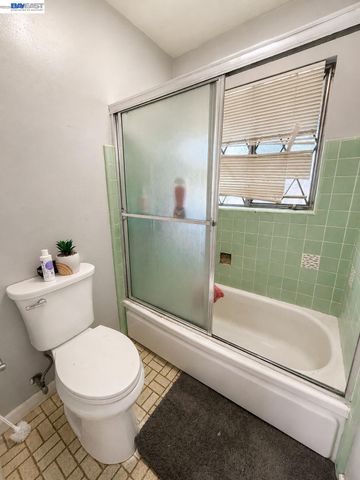 5814 Hemlock St, Sacramento, CA 95841