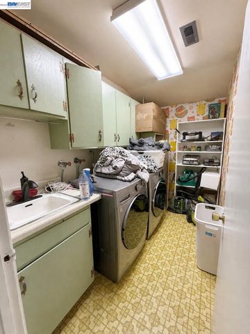 5814 Hemlock St, Sacramento, CA 95841