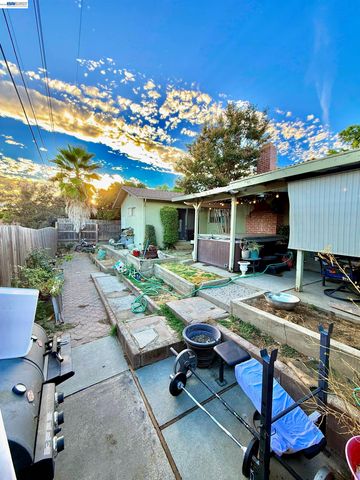 5814 Hemlock St, Sacramento, CA 95841