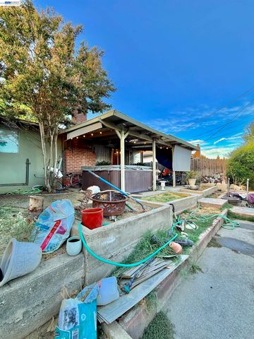 5814 Hemlock St, Sacramento, CA 95841