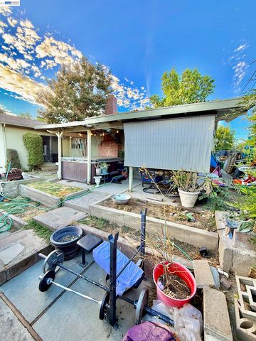 5814 Hemlock St, Sacramento, CA 95841