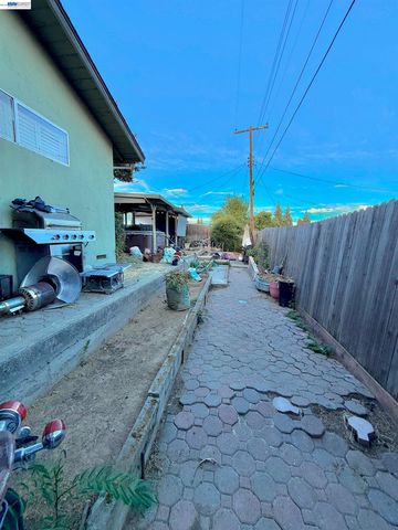 5814 Hemlock St, Sacramento, CA 95841