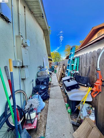 5814 Hemlock St, Sacramento, CA 95841