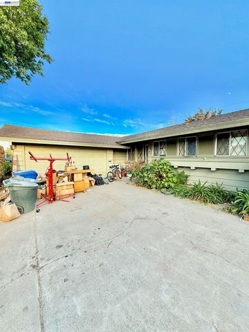 5814 Hemlock St, Sacramento, CA 95841