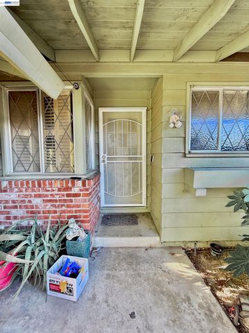 5814 Hemlock St, Sacramento, CA 95841