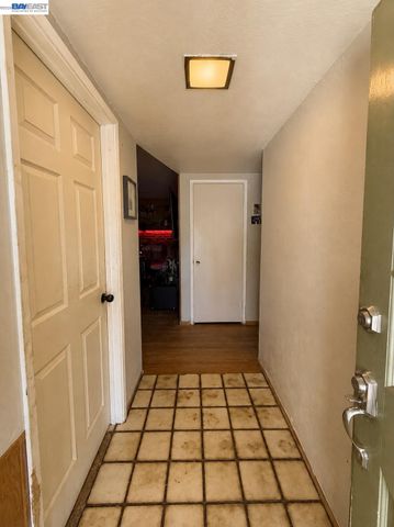 5814 Hemlock St, Sacramento, CA 95841