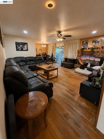 5814 Hemlock St, Sacramento, CA 95841