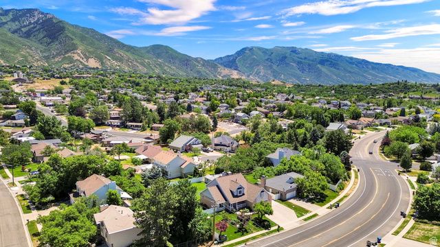 4792 GLASMANN WAY, South Ogden, UT 84403