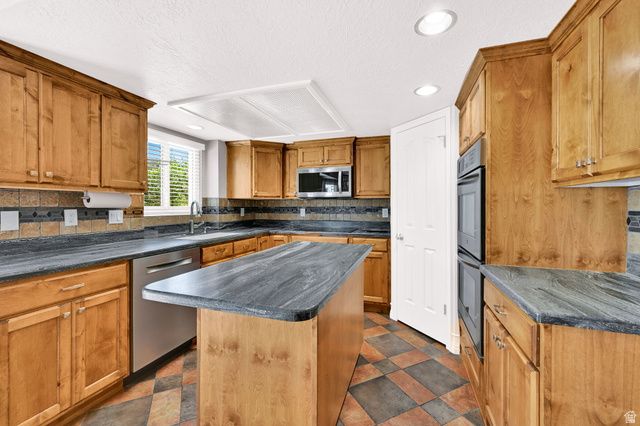 4792 GLASMANN WAY, South Ogden, UT 84403