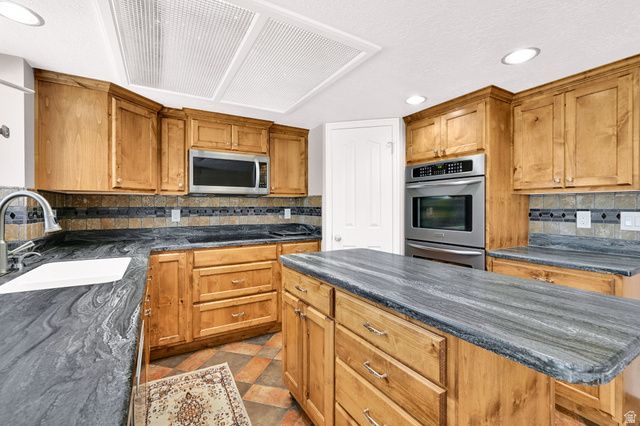 4792 GLASMANN WAY, South Ogden, UT 84403