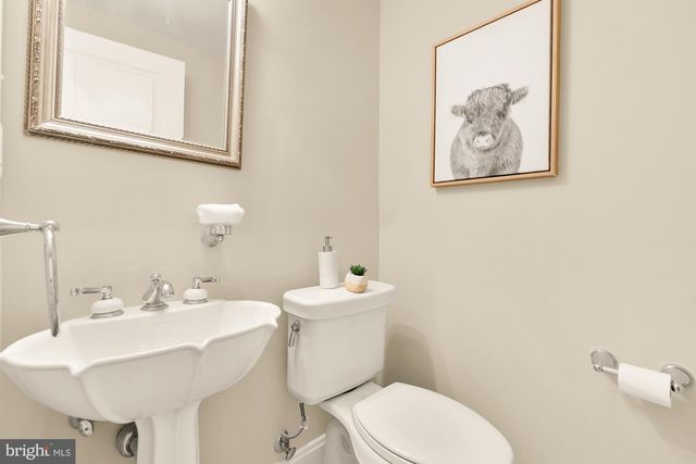 5601 VERNON PL, Bethesda, MD 20817