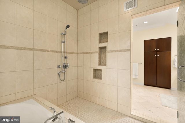 5601 VERNON PL, Bethesda, MD 20817