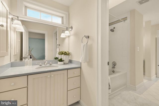 5601 VERNON PL, Bethesda, MD 20817