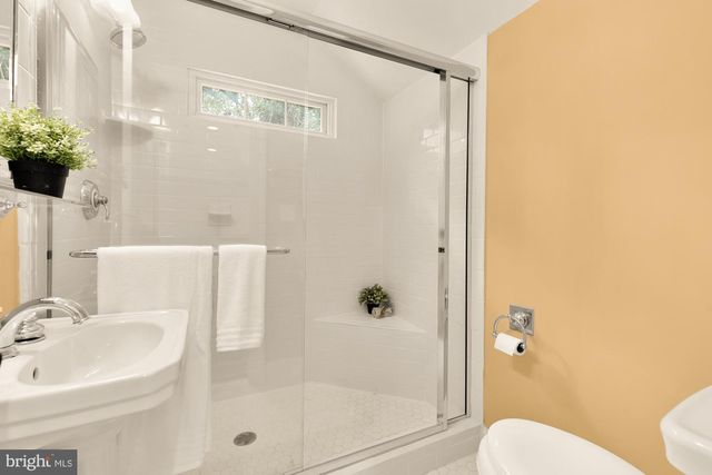 5601 VERNON PL, Bethesda, MD 20817