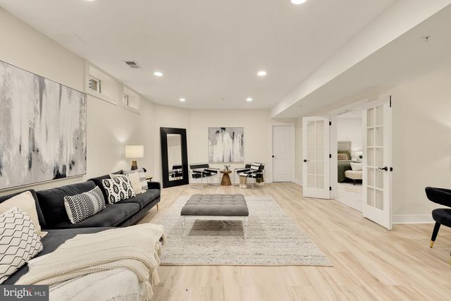 5601 VERNON PL, Bethesda, MD 20817