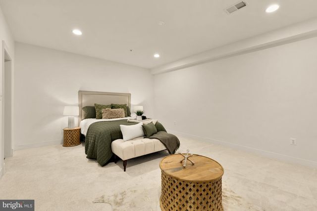 5601 VERNON PL, Bethesda, MD 20817