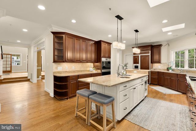5601 VERNON PL, Bethesda, MD 20817
