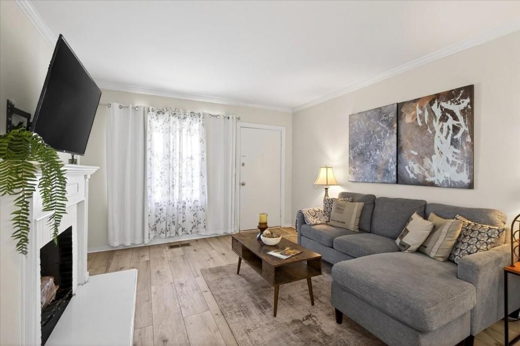 Image 3 of property listing at 2451 65th Avenue, Oakland, CA 94605