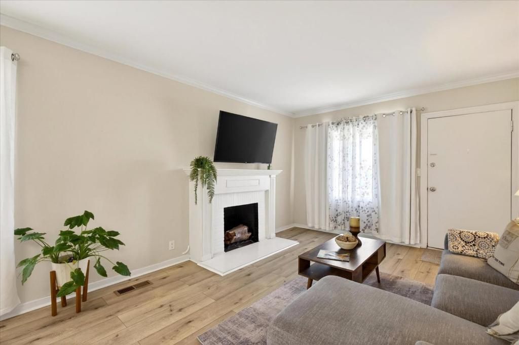 Image 4 of property listing at 2451 65th Avenue, Oakland, CA 94605