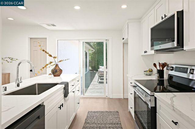1316 Pineview Ln, Concord, CA 94521