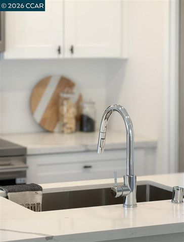 1316 Pineview Ln, Concord, CA 94521
