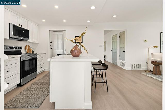 1316 Pineview Ln, Concord, CA 94521