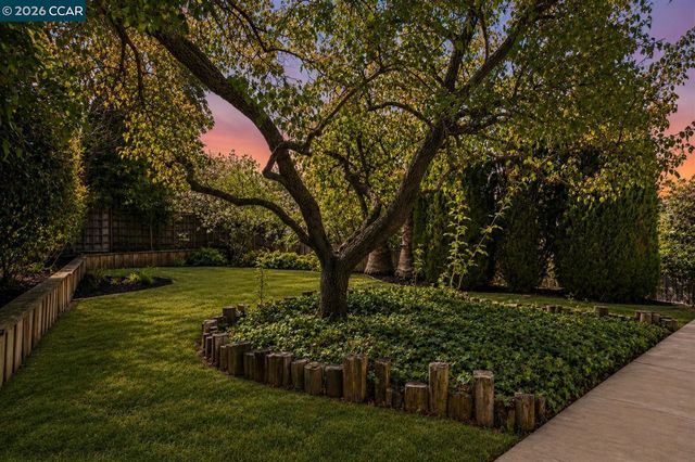 1316 Pineview Ln, Concord, CA 94521