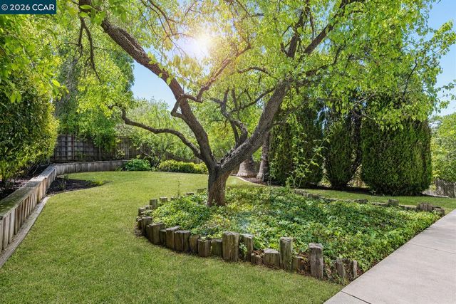 1316 Pineview Ln, Concord, CA 94521