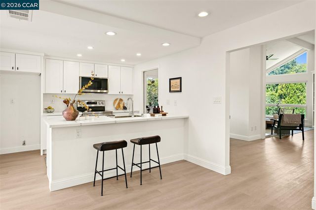 1316 Pineview Ln, Concord, CA 94521