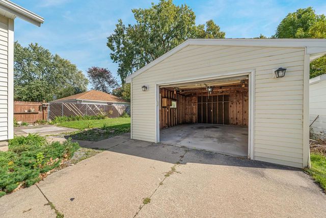 1561 W PROSPECT AVENUE, Appleton, WI 54914