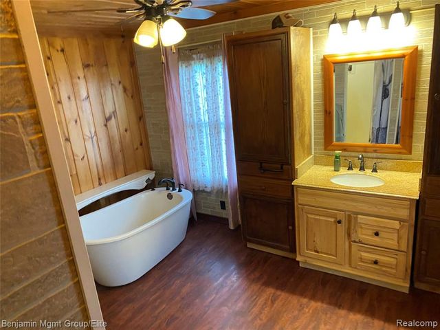 6827 Lapeer Road, Kimball, MI 48074