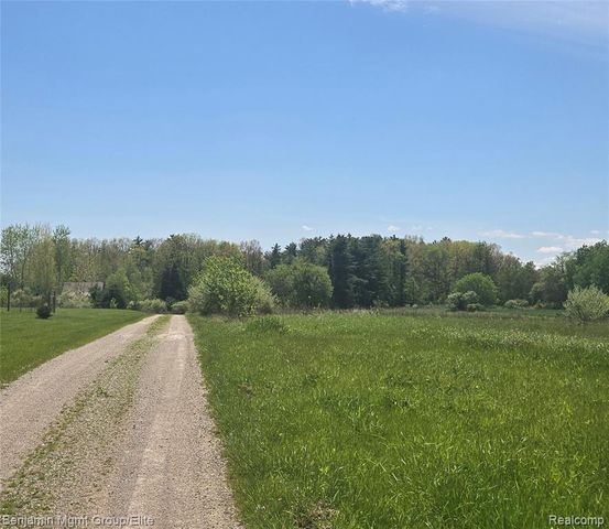 6827 Lapeer Road, Kimball, MI 48074