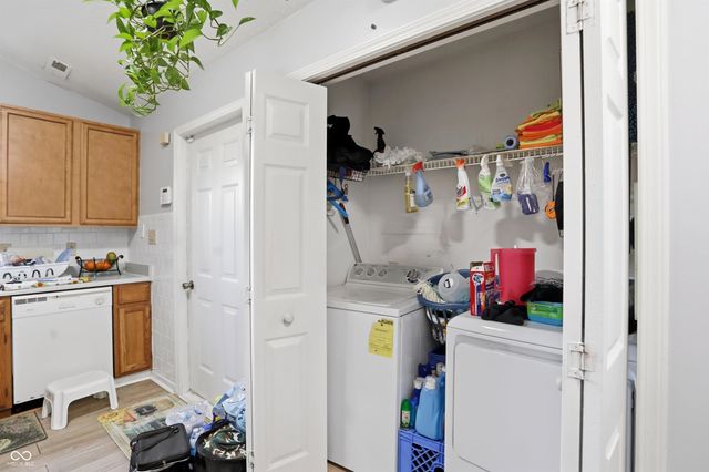 9610 English Oak Place, Indianapolis, IN 46235