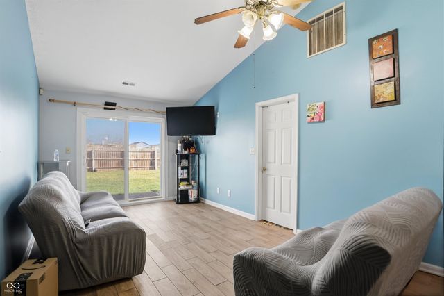 9610 English Oak Place, Indianapolis, IN 46235