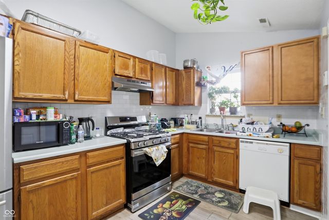 9610 English Oak Place, Indianapolis, IN 46235