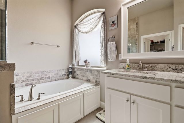 5125 Sagely Lane, Fayetteville, AR 72703