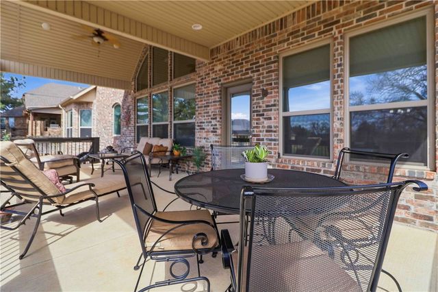 5125 Sagely Lane, Fayetteville, AR 72703