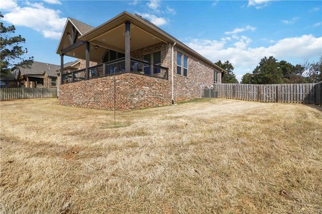 5125 Sagely Lane, Fayetteville, AR 72703