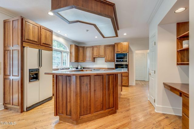 1005 Huntington Court, Kingsport, TN 37660