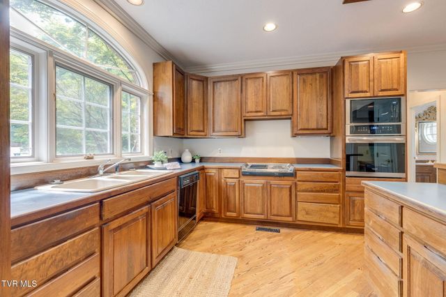 1005 Huntington Court, Kingsport, TN 37660