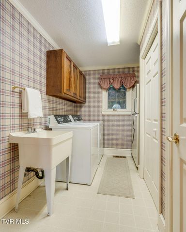 1005 Huntington Court, Kingsport, TN 37660