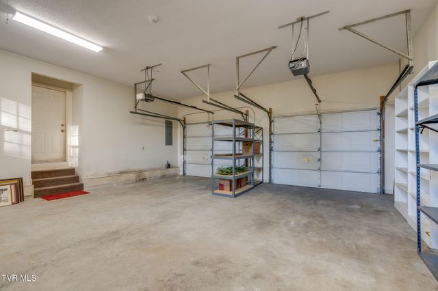 1005 Huntington Court, Kingsport, TN 37660