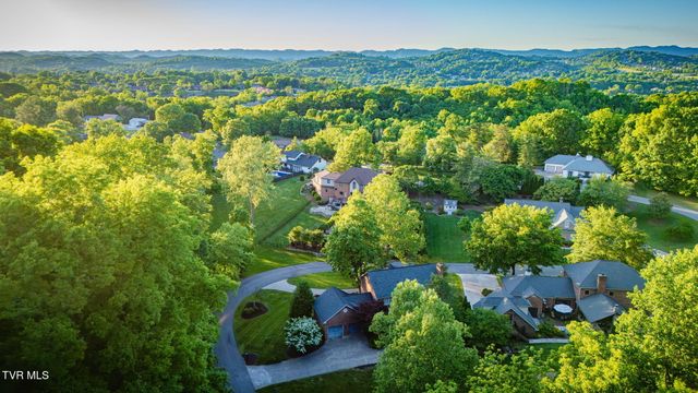1005 Huntington Court, Kingsport, TN 37660