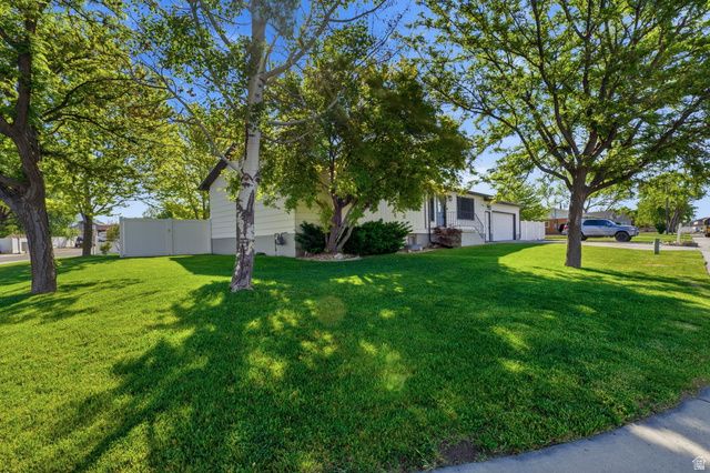 1438 N TRINNAMAN LN, Lehi, UT 84043