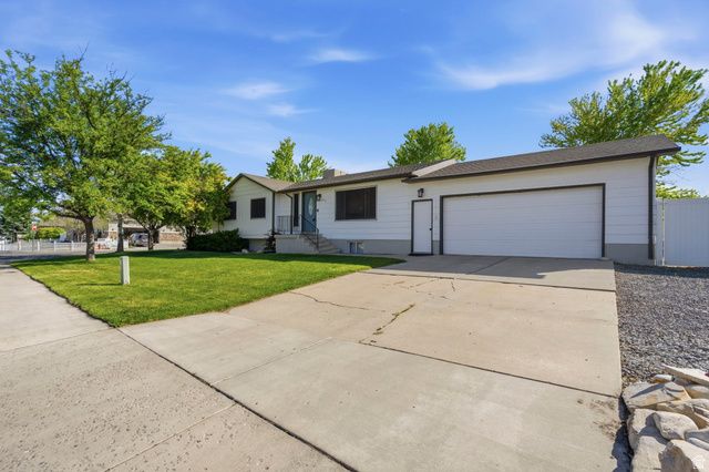 1438 N TRINNAMAN LN, Lehi, UT 84043