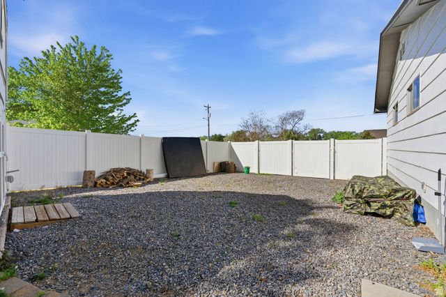 1438 N TRINNAMAN LN, Lehi, UT 84043
