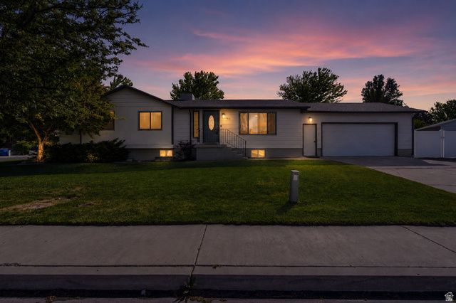 1438 N TRINNAMAN LN, Lehi, UT 84043